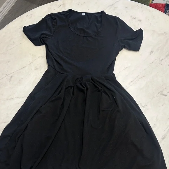 Classic Black Short-Sleeve Fit & Flare Dress with pockets size XS - Picture 1 of 7